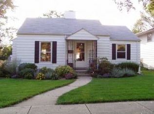 818 N Walnut Ave, Arlington Heights, IL 60004