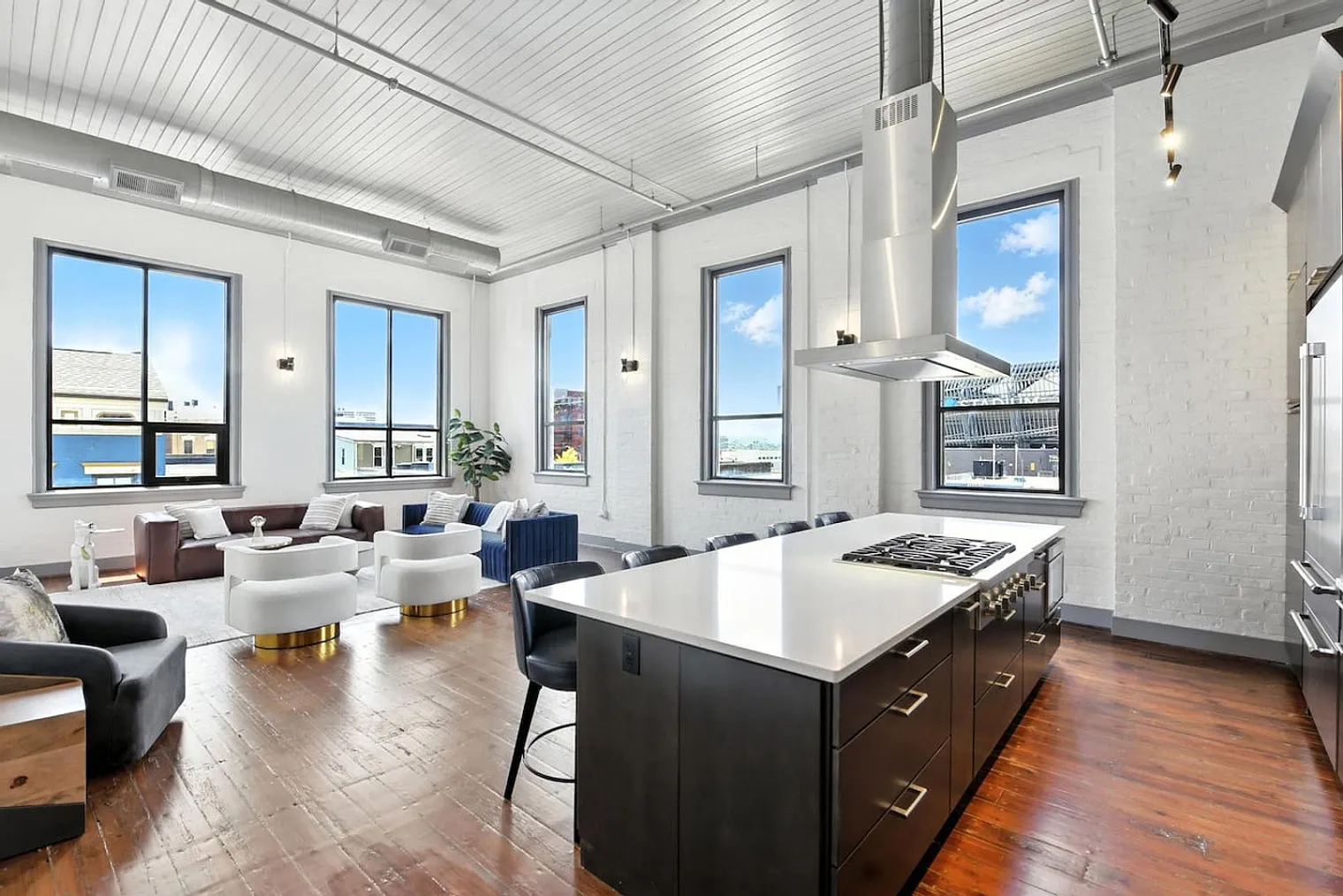 4 bed, 3.0 bath, $6,377 — Photo 4