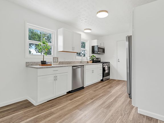 5th image of 5567 Shoreline Ct