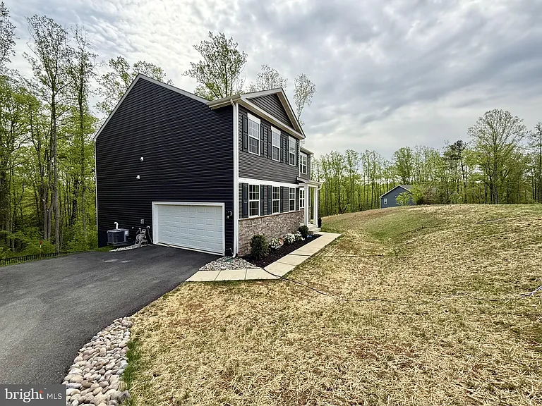311 Rock Raymond Dr — Photo 3