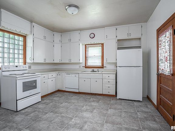 5th image of 2021 Marquette St