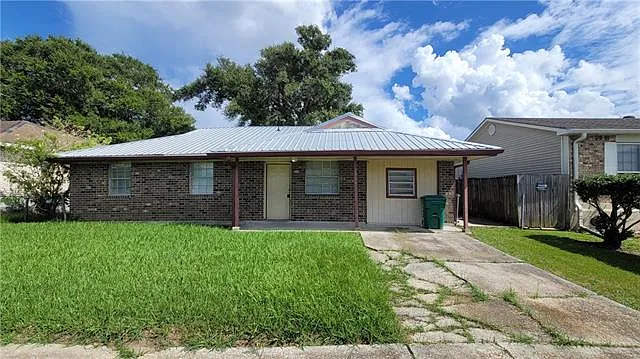 4 bed, 2.0 bath, 1600 sqft, $1,600 — Photo 1