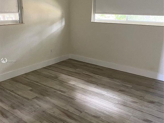 4th image of 35 Edgewater Dr APT 201
