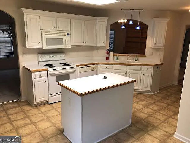 225 Lexington Cir — Photo 12