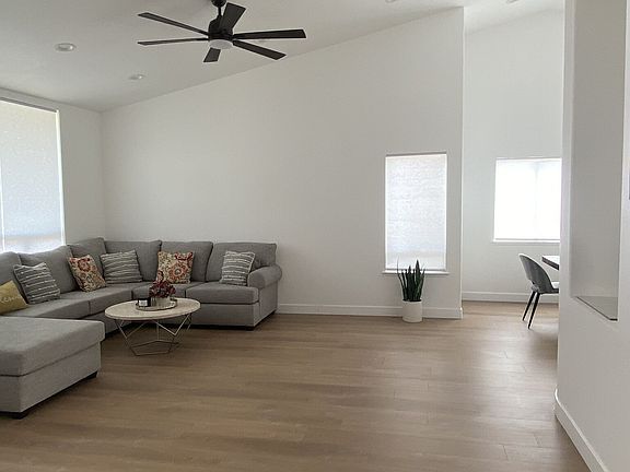 5th image of 77697 Barons Cir