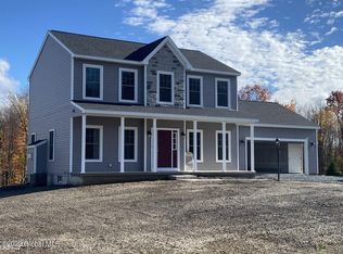 9 Redwing Ct, Averill Park, NY 12018