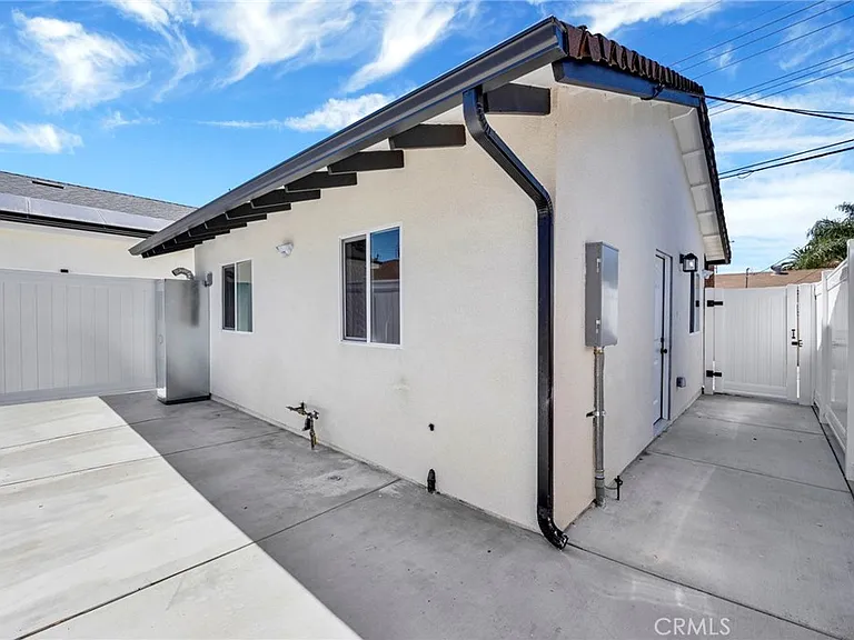 22542 Roscoe Blvd — Photo 1