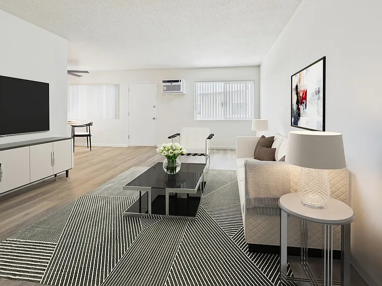 Woodman Apartments — Photo 5