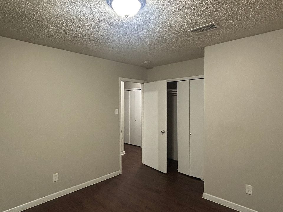 1st image of 12 Flagstone Pl