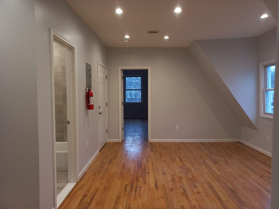 1st image of 101 Ellis Ave #3
