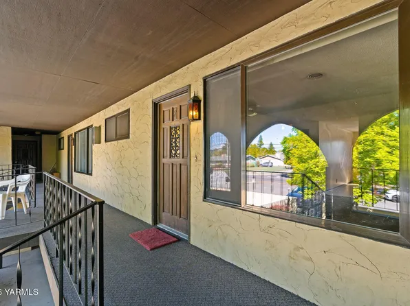 703 S 38th Ave APT 8, Yakima, WA 98902