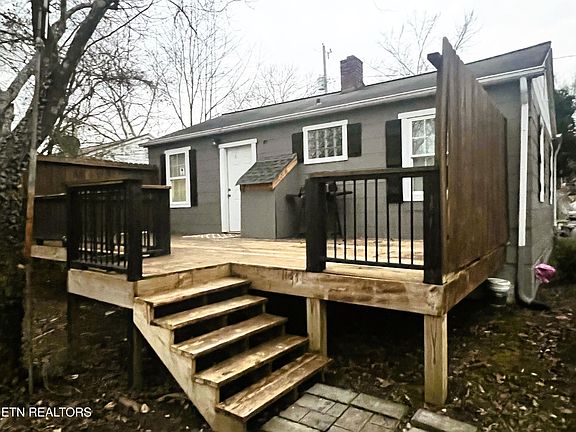 2nd image of 1108 Forsythe St