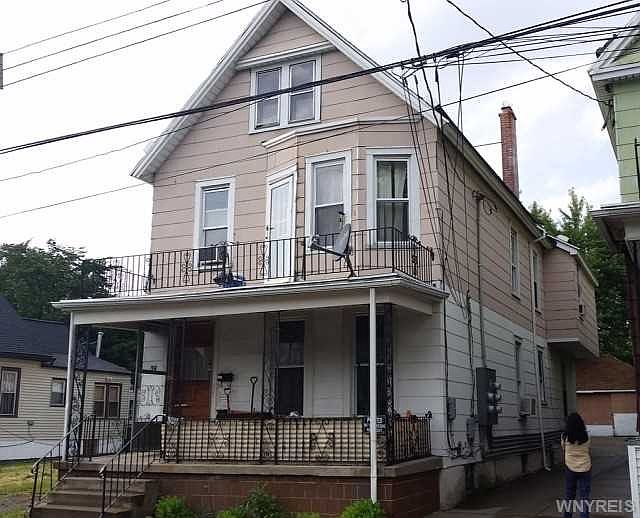2nd image of 36 Helen St