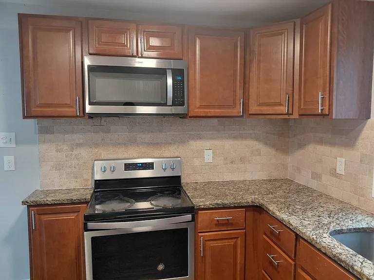 213 Liston Ave — Photo 7