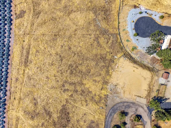 Round Valley Drive, Lindsay, CA 93247