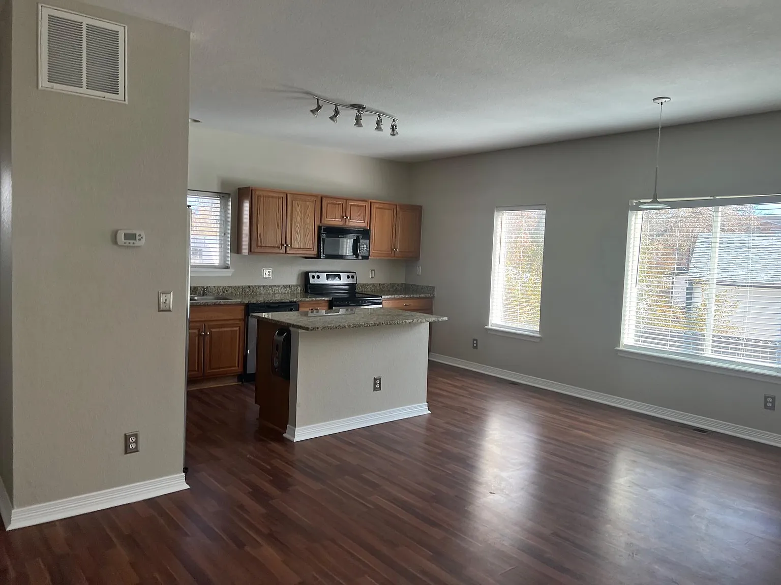 3 bed, 2292 sqft, $3,250 — Photo 1