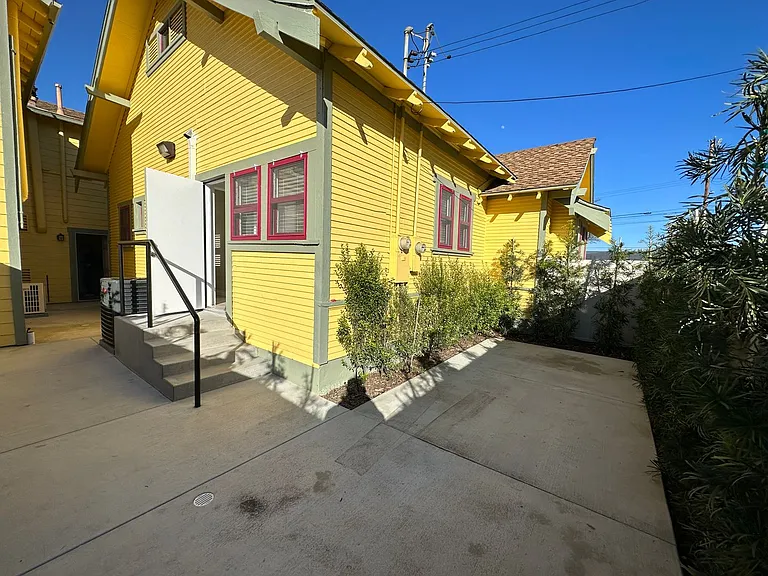 678 N Shaffer St — Photo 44