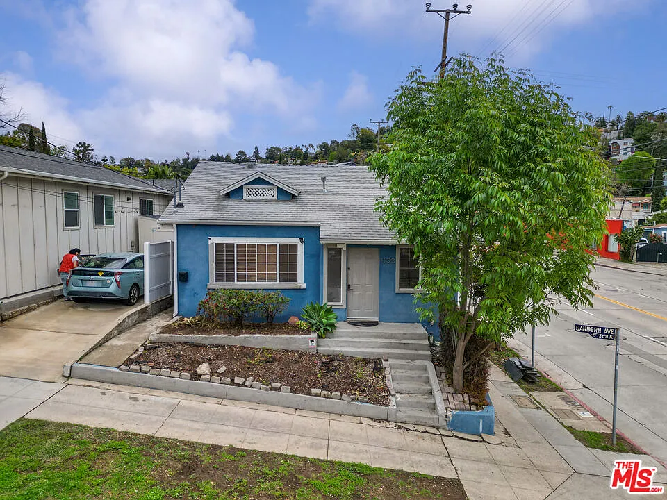 2 bed, 1.0 bath, 1000 sqft, $2,950 — Photo 1