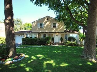 119 Princeton St, Roslyn Heights, NY 11577