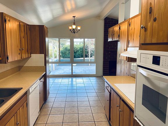 2nd image of 9563 Larrabee Ave