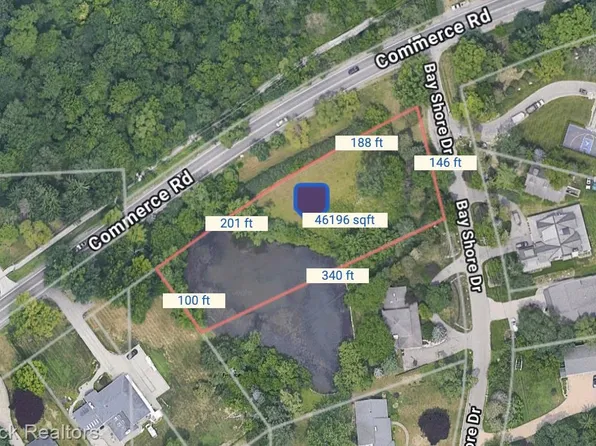 3012 Bay Shore Dr, Orchard Lake, MI 48324