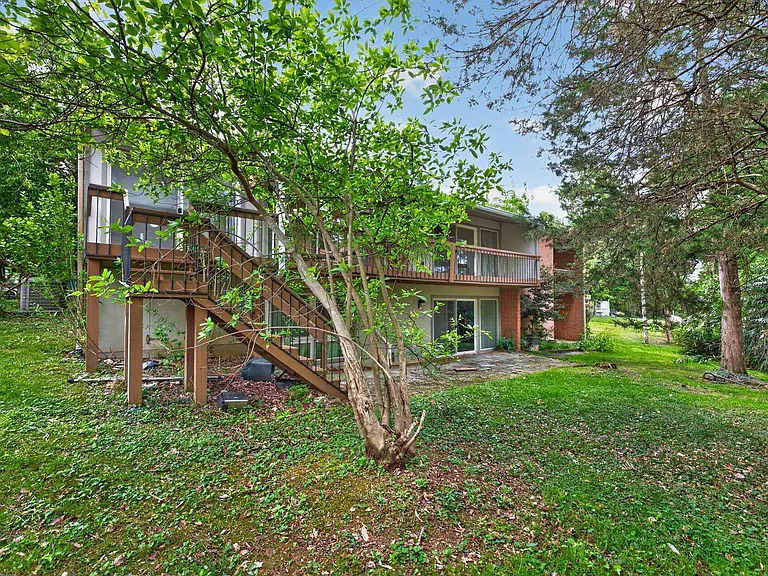 9404 Woodington Dr — Photo 46