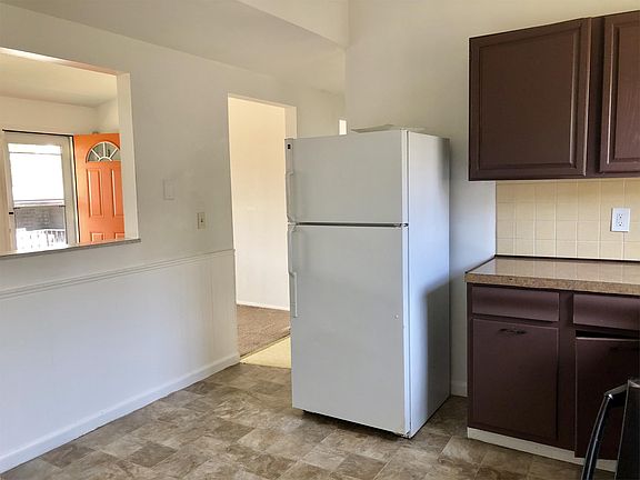 3rd image of 511 Zahn Dr #B