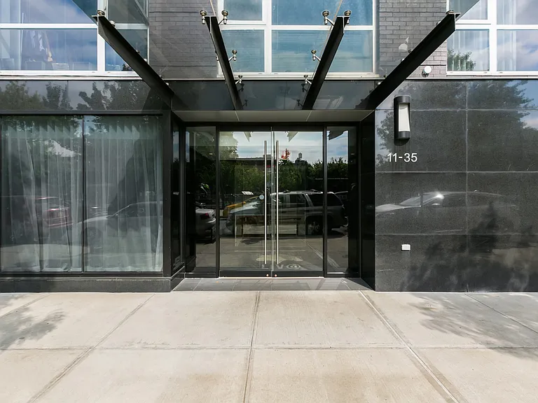 1135 45th Ave #2H — Photo 8