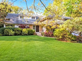 43 Tanners Rd, Great Neck, NY 11020