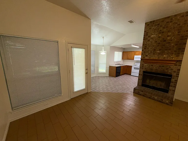 4802 Silver Wood Ct — Photo 4