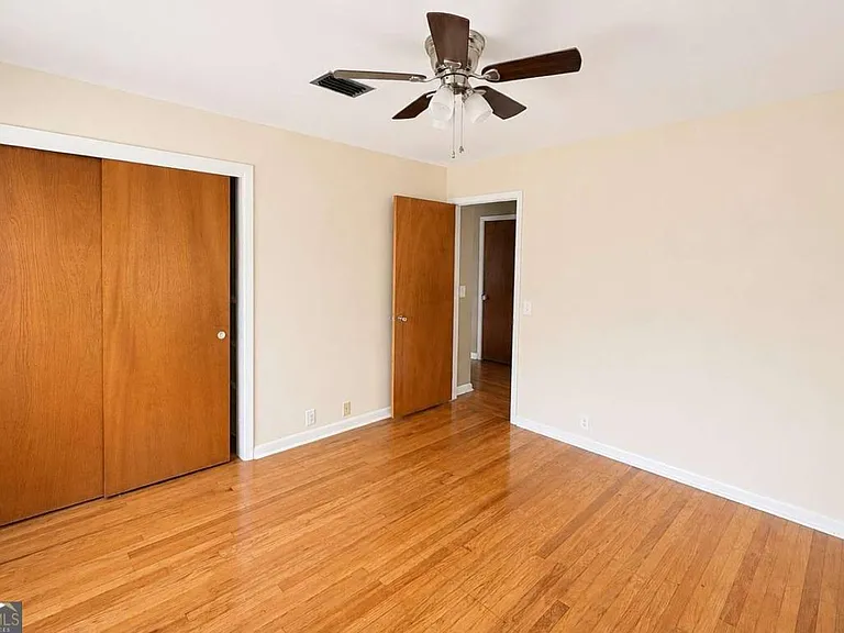 504 Bowen St — Photo 24