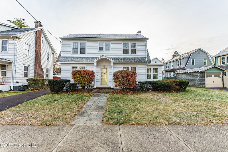 3rd image of 11 Winthrop Avenue