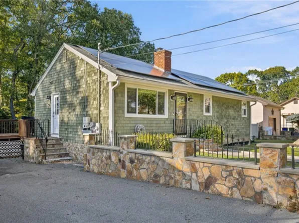 29 Reservoir St, Fall River, MA 02723