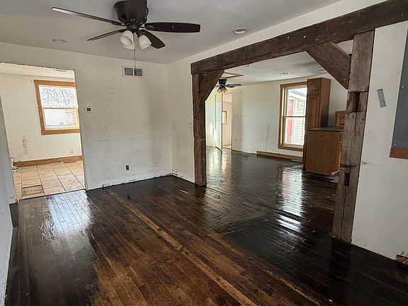 3rd image of 405 Grant St