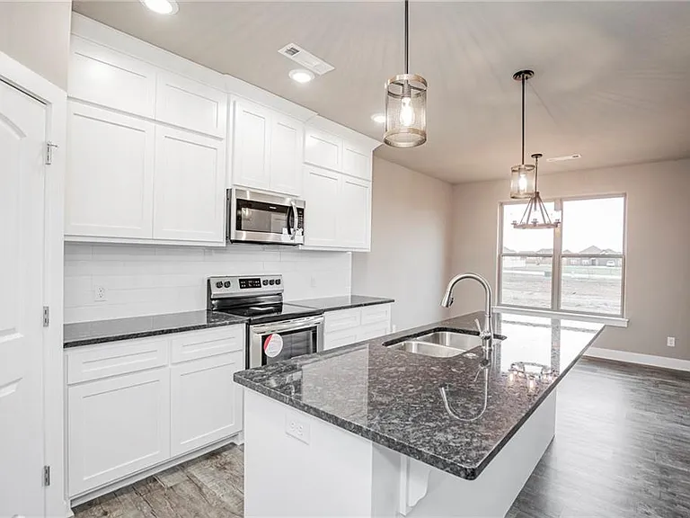 1048 Parker Ln — Photo 8