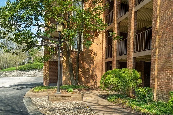 2 bed, 2.0 bath, 1157 sqft, $2,200 — Photo 2