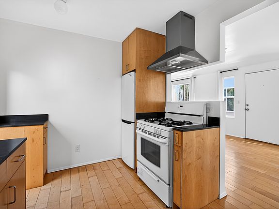 4th image of 4230 Burns Ave #4234-1/2