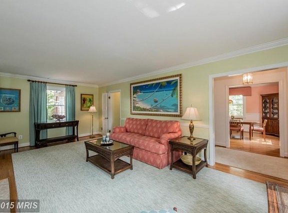 4th image of 415 Oak Forest Ave