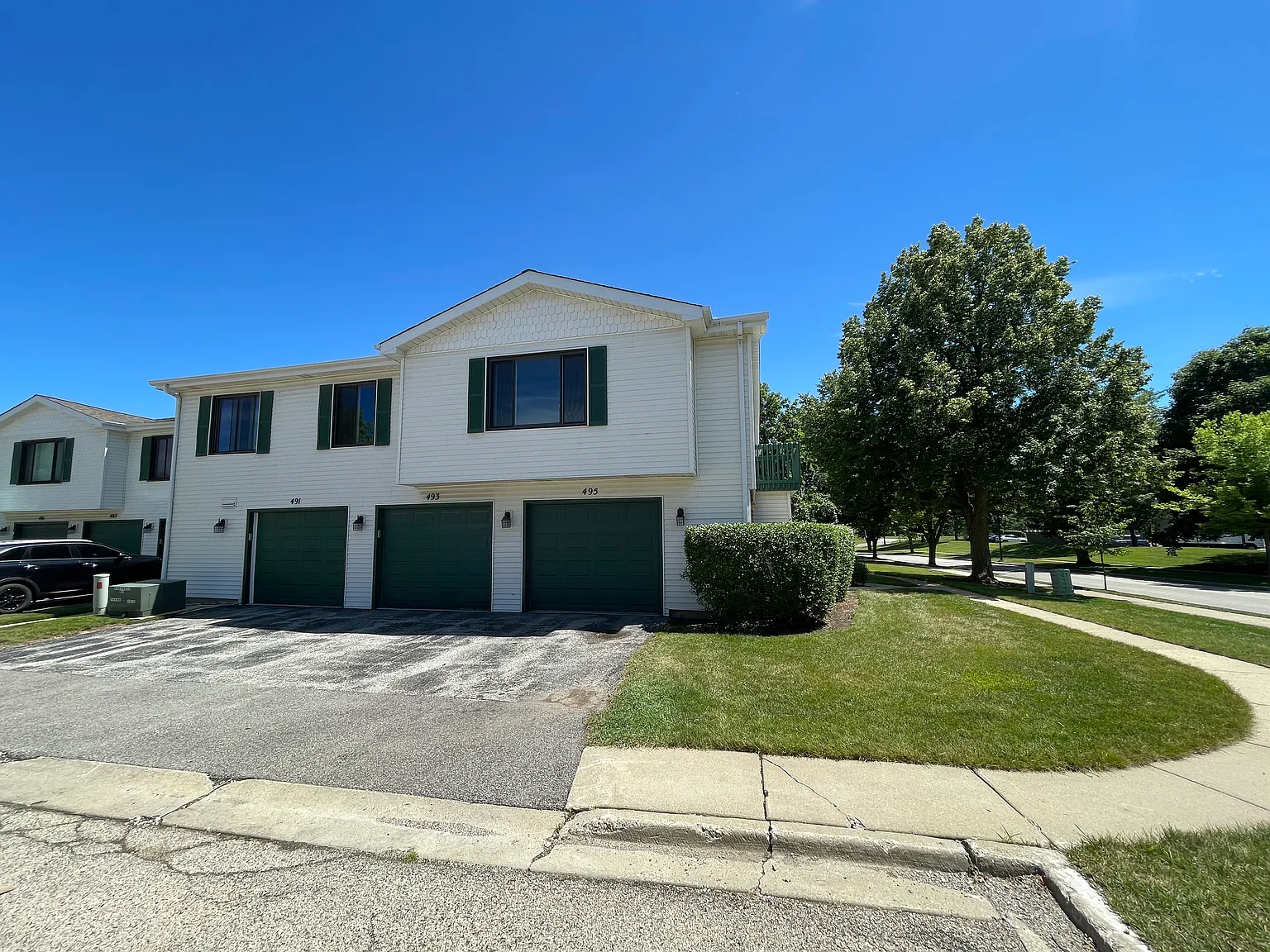 495 Harrison Ct — Photo 2