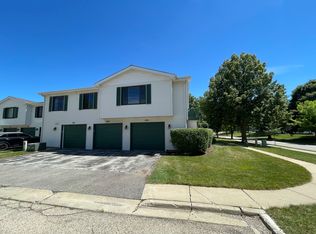495 Harrison Ct, Vernon Hills, IL 60061