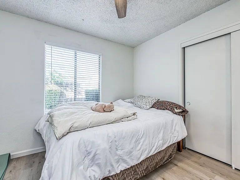 6035 N College Ave #B — Photo 28