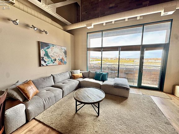 5th image of 401 W Shoreline Dr Unit 332