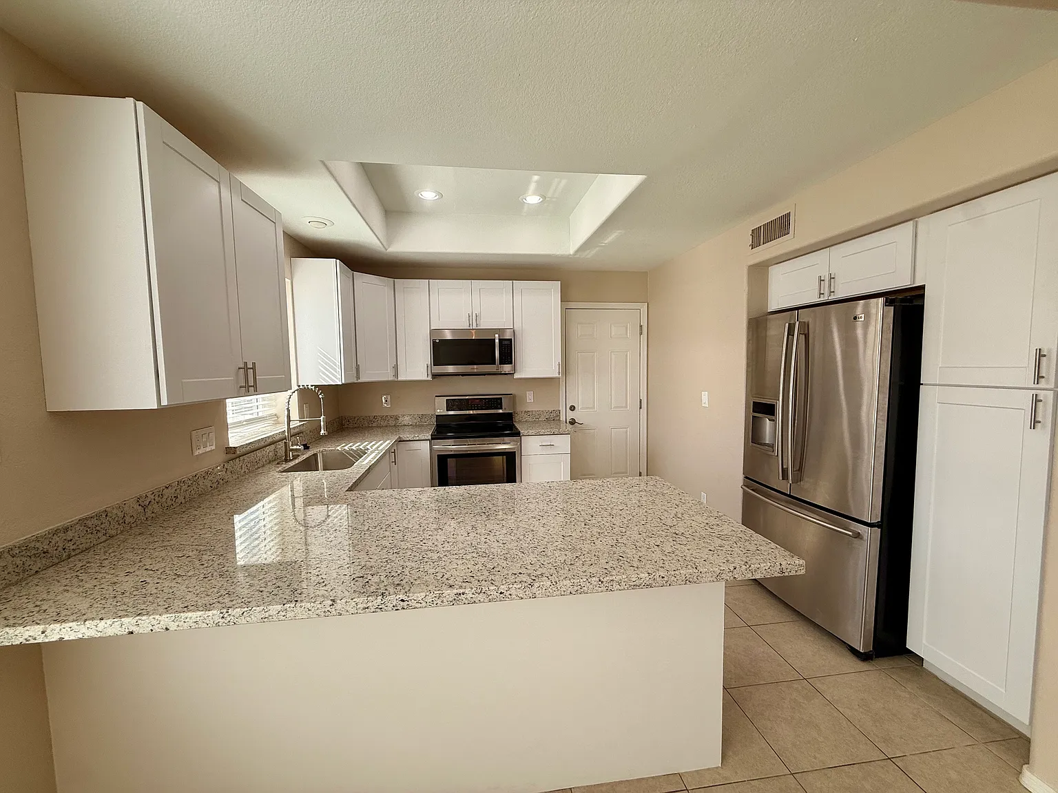 3 bed, 1288 sqft, $2,450 — Photo 4