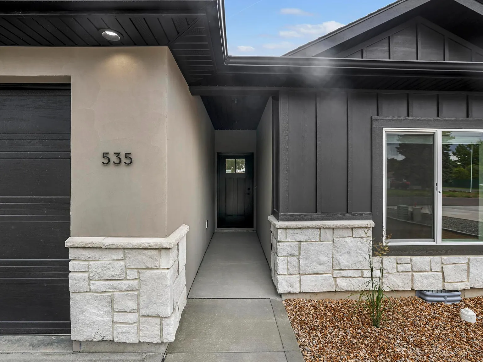 4 bed, 2.5 bath, 1679 sqft, $2,250 — Photo 3
