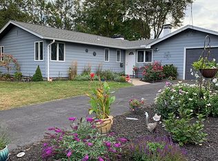 17 Rancocos Dr, Warwick, RI 02888