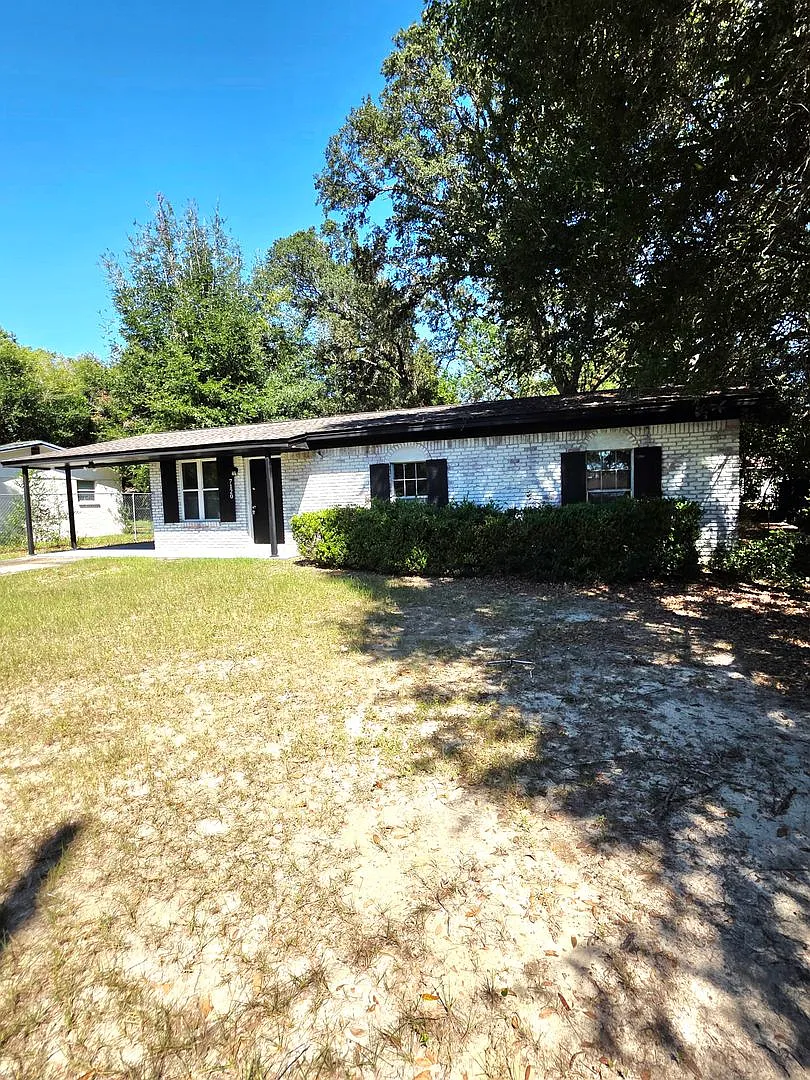 7120 Windsor Oak Dr, Pensacola, Fl 32526 | Move-In Special: Half Off Your First Full Month's Rent! — Photo 4