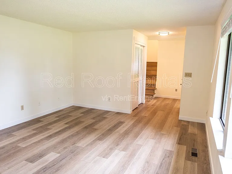 1418 Tule Lake Dr S — Photo 8