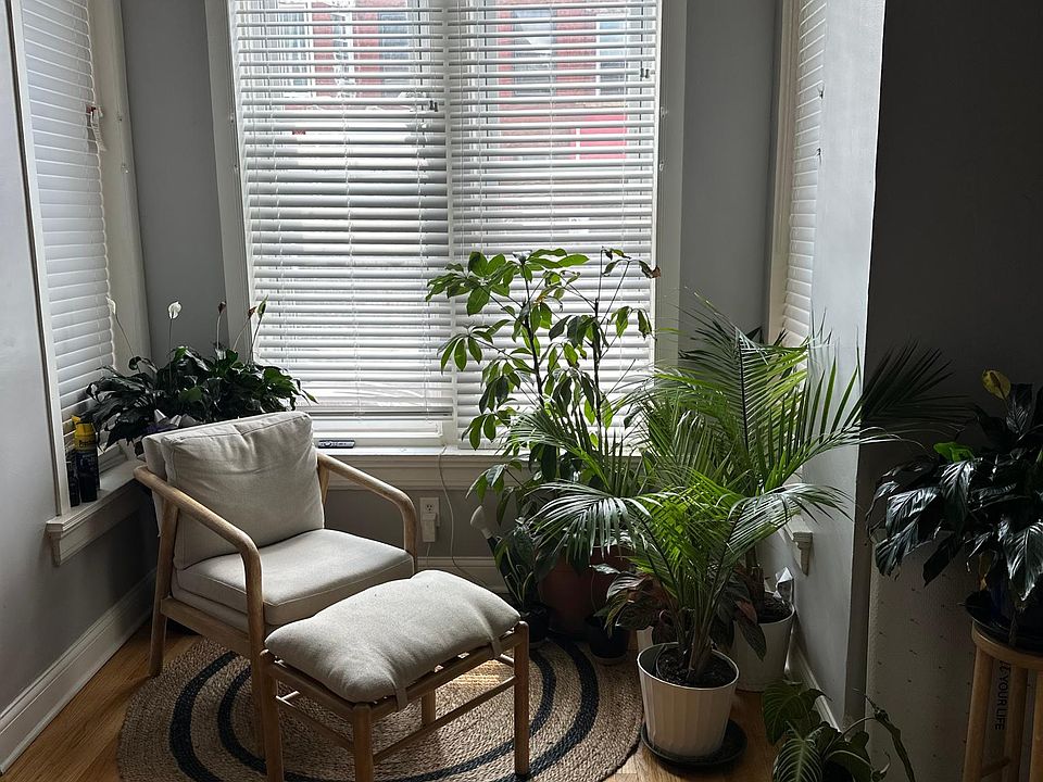1st image of 824 E 47th Pl #1