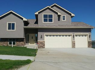 1700 Dakota Dr SW, Minot, ND 58701