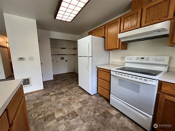 4th image of 2601 Lake Drive
